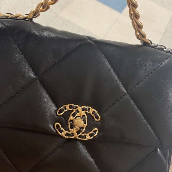 Chanel 19 flap small gold with chip new 22 season - Picture 8 of 9